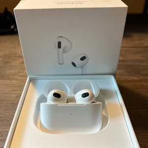 APPLE AirPods 3rd Generation Earbuds